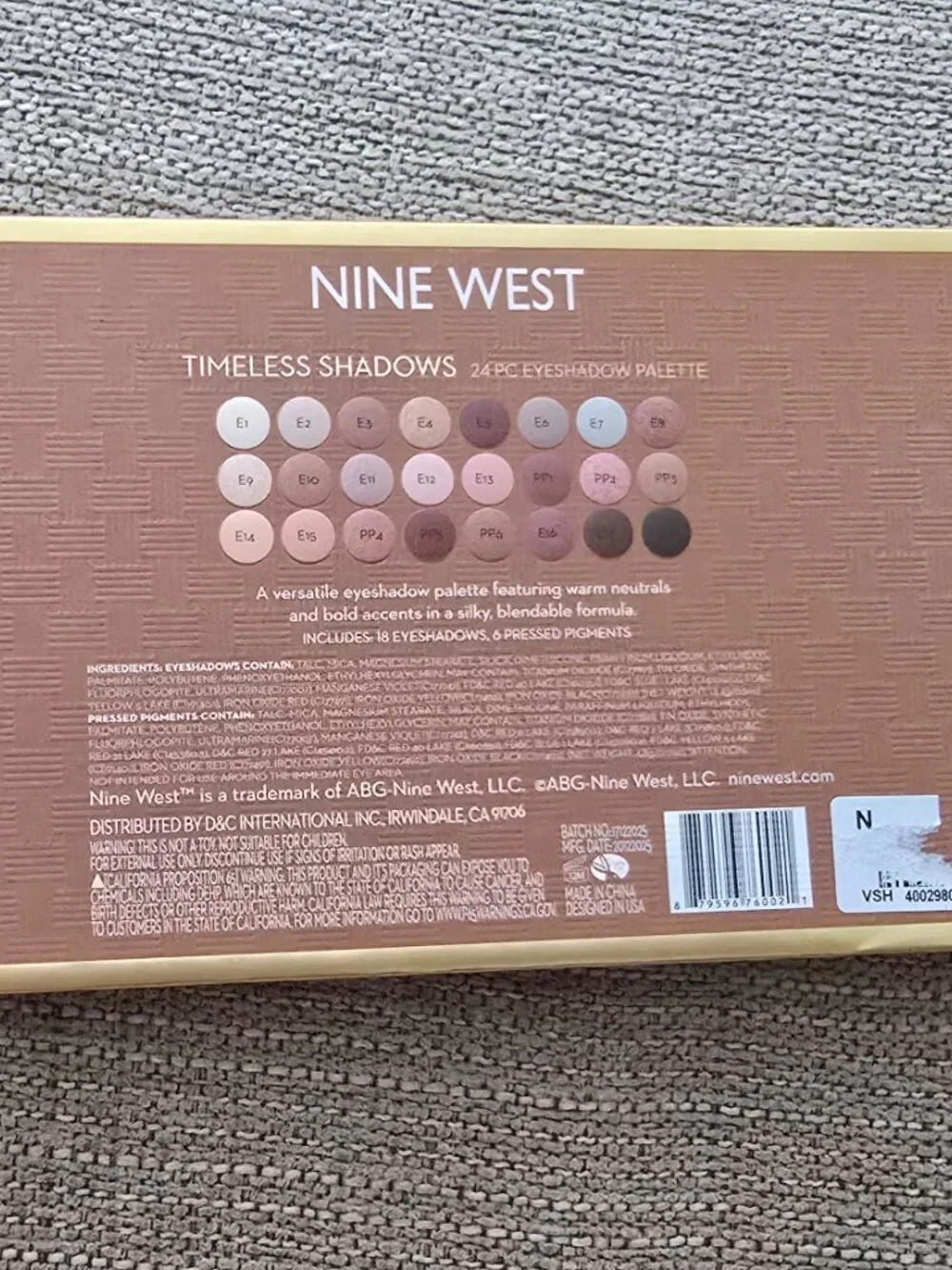 Nine West Timeless Shadows 24 Pc Eyeshadow Palette Neutral Shimmer Matte NIB